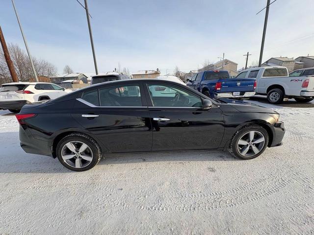 Photo of 2021 Black Nissan Altima
