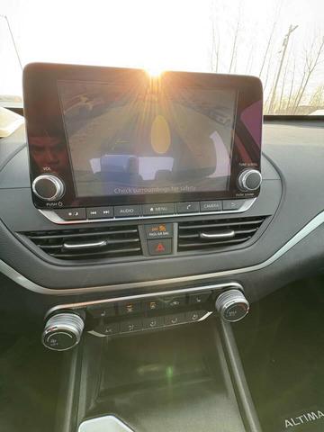 Photo of 2021 Black Nissan Altima