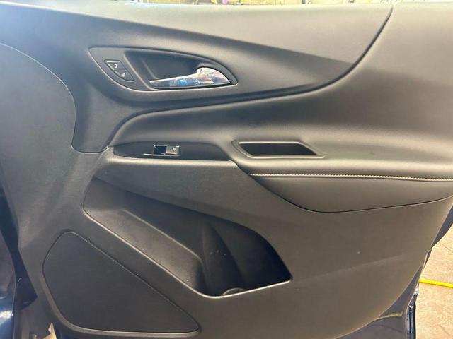 Photo of 2022 Blue Glow Metallic Chevrolet Equinox