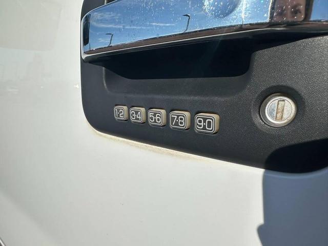 Photo of 2013 Oxford White Ford F-150
