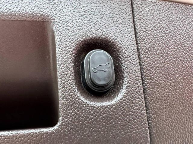 Photo of 2015 Tan GMC Yukon XL