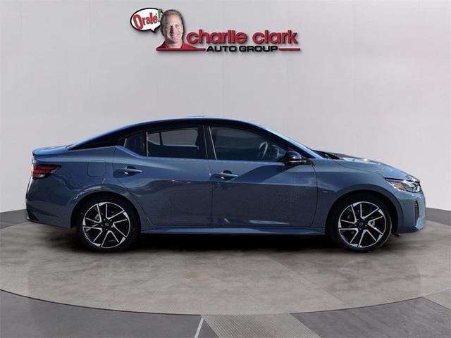 Photo of 2025 2t Gry Blk Roof Nissan Sentra