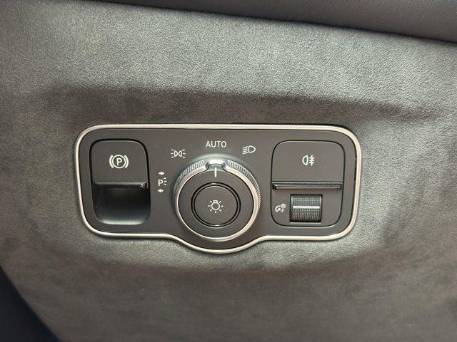 Photo of 2023 White Aston Martin Vantage