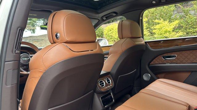 Photo of 2022 White Bentley Bentayga