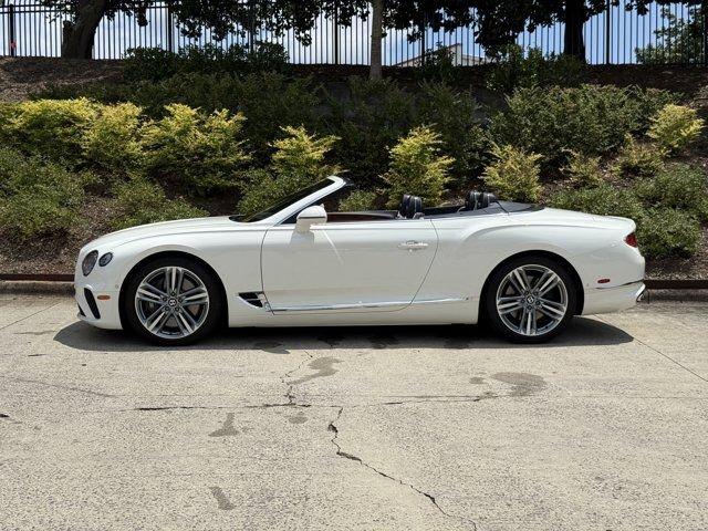 Photo of 2023 Glacier White Bentley Continental GT