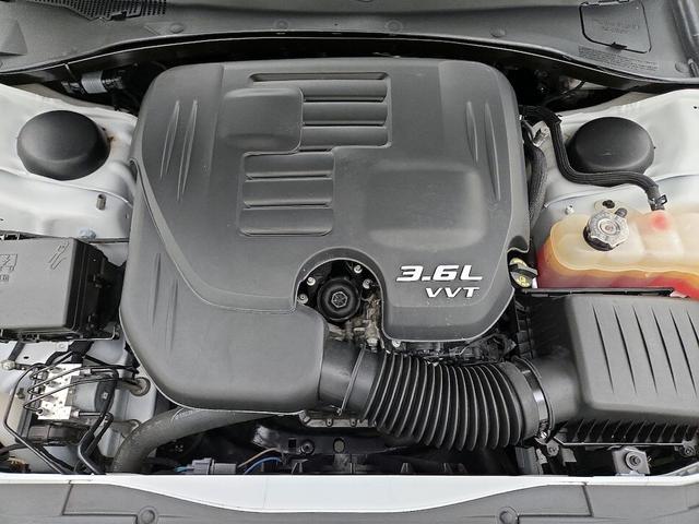 Photo of 2021 White Chrysler 300