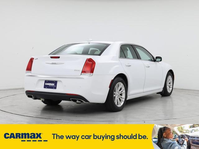 Photo of 2021 White Chrysler 300