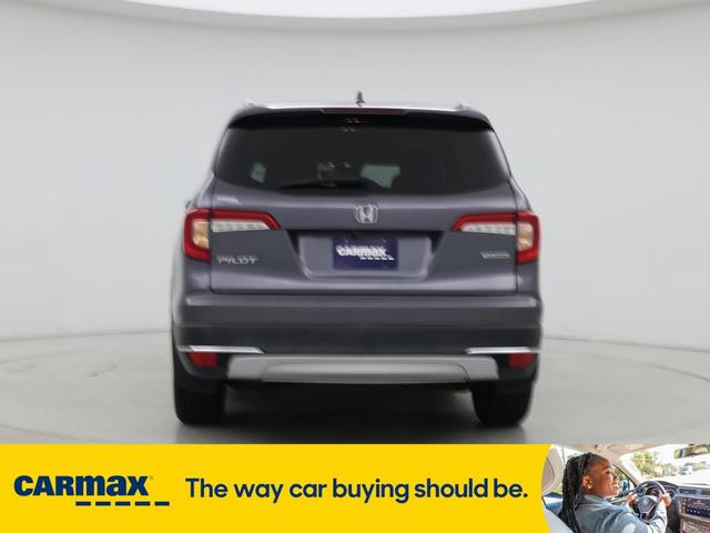 Photo of 2020 Gray Honda Pilot