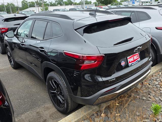 Photo of 2025 Mosaic Black Metallic Chevrolet Trax
