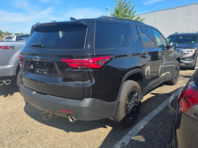 Photo of 2023 Mosaic Black Metallic Chevrolet Traverse