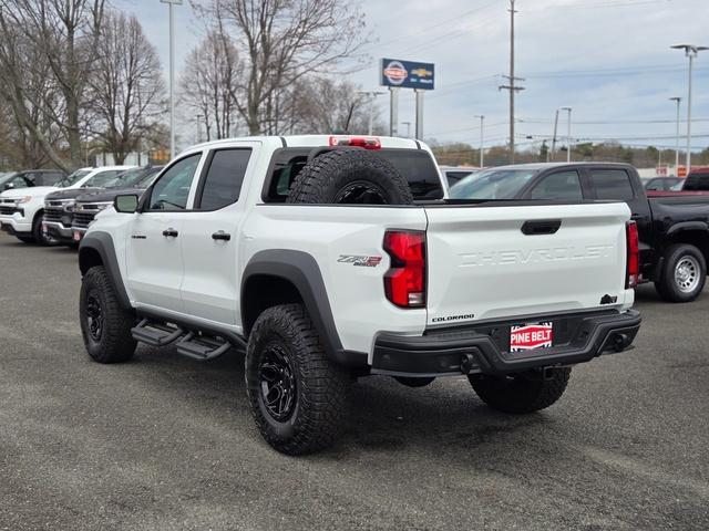 Photo of 2025 Summit White Chevrolet Colorado