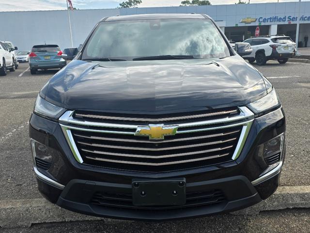 Photo of 2022 Mosaic Black Metallic Chevrolet Traverse