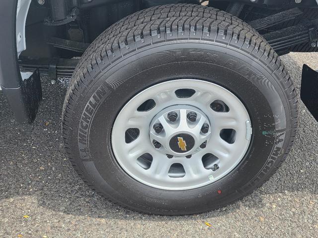 Photo of 2025 Summit White Chevrolet Silverado 3500