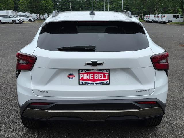 Photo of 2025 Summit White Chevrolet Trax