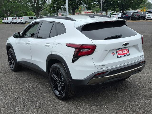 Photo of 2025 Summit White Chevrolet Trax
