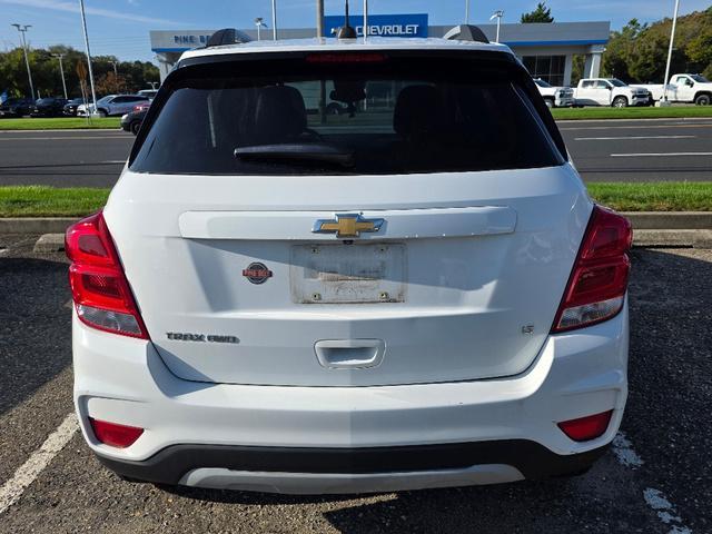Photo of 2019 Summit White Chevrolet Trax