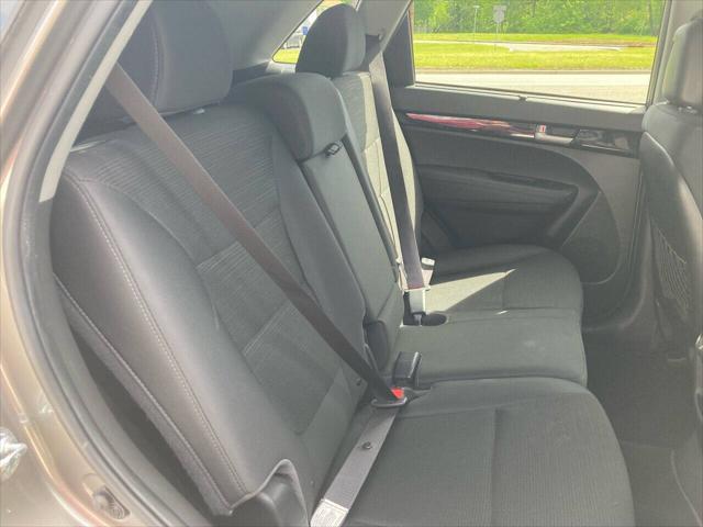 Photo of 2015 Titanium Silver Metallic Kia Sorento