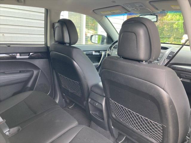 Photo of 2015 Titanium Silver Metallic Kia Sorento
