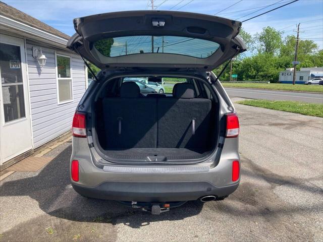 Photo of 2015 Titanium Silver Metallic Kia Sorento