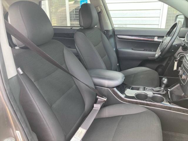 Photo of 2015 Titanium Silver Metallic Kia Sorento