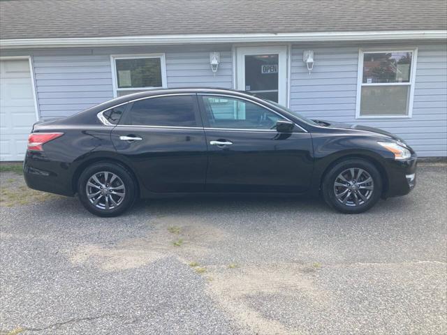 Photo of 2014 Black Metallic Nissan Altima