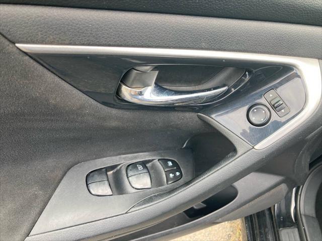 Photo of 2014 Black Metallic Nissan Altima