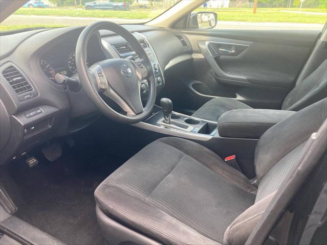 Photo of 2014 Black Metallic Nissan Altima
