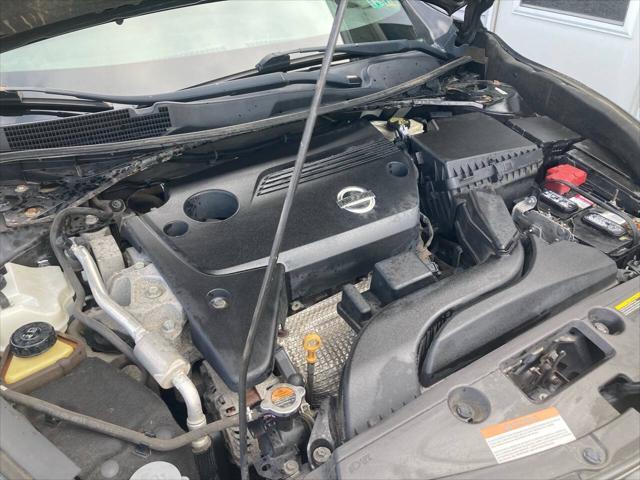Photo of 2014 Black Metallic Nissan Altima