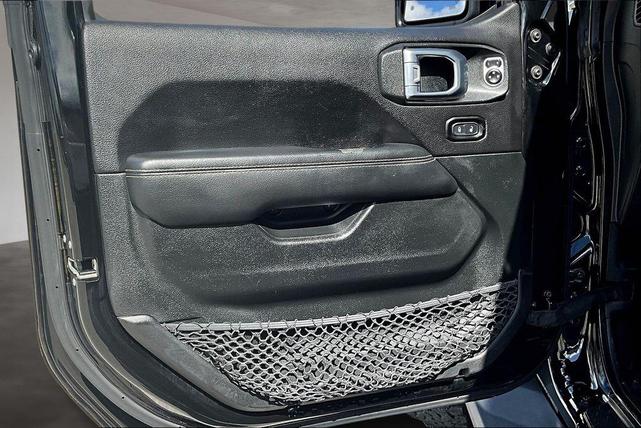 Photo of 2020 Black Clearcoat Jeep Gladiator