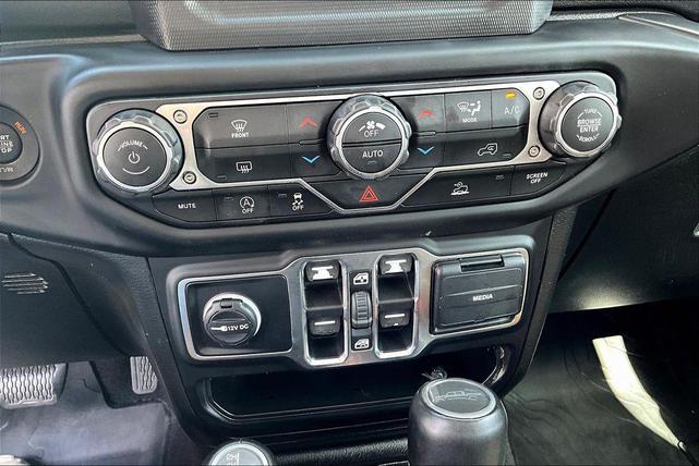 Photo of 2020 Black Clearcoat Jeep Gladiator