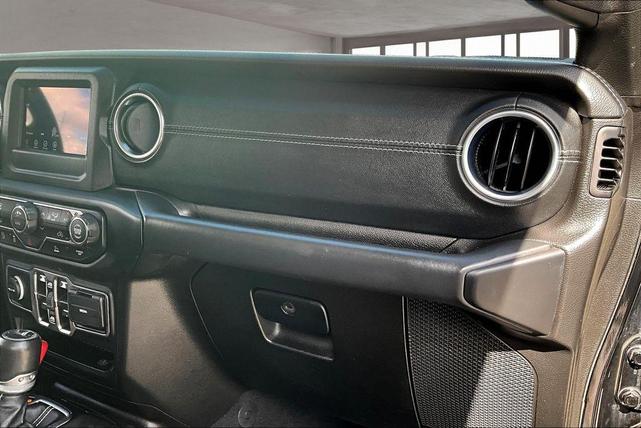 Photo of 2020 Black Clearcoat Jeep Gladiator