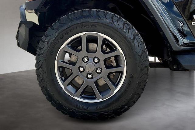 Photo of 2020 Black Clearcoat Jeep Gladiator