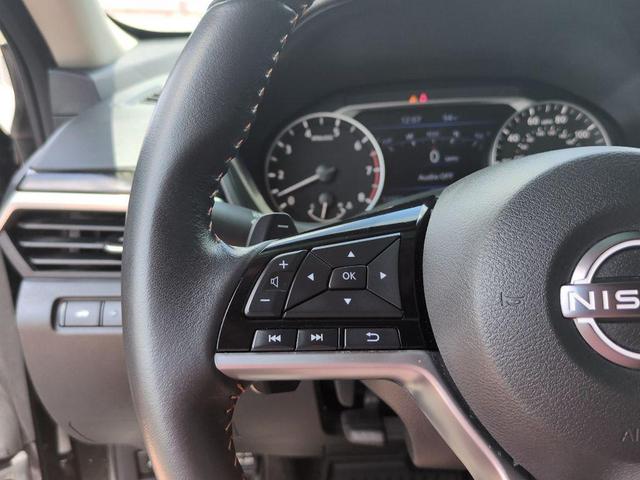 Photo of 2023 Super Black Clearcoat Nissan Altima