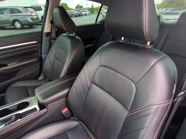 Photo of 2023 Super Black Clearcoat Nissan Altima