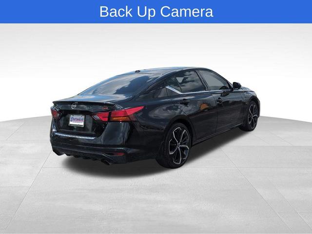 Photo of 2023 Super Black Clearcoat Nissan Altima
