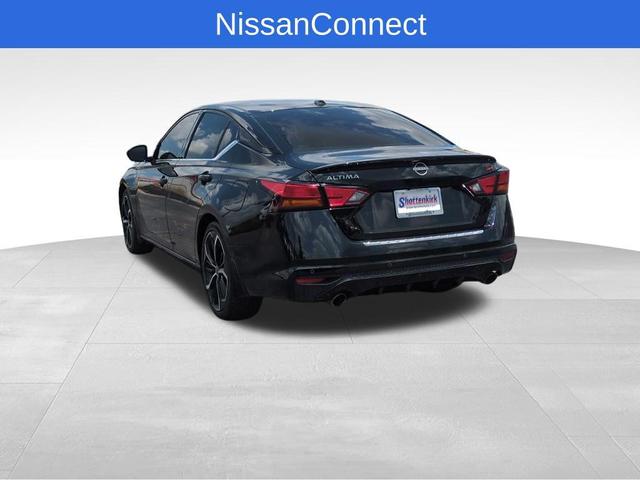 Photo of 2023 Super Black Clearcoat Nissan Altima