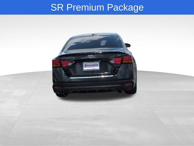 Photo of 2023 Super Black Clearcoat Nissan Altima