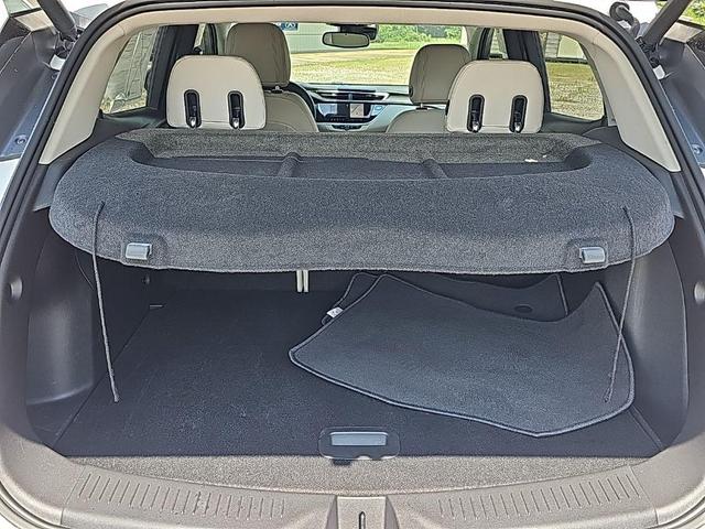 Photo of 2022 White Frost Tricoat Buick Encore GX