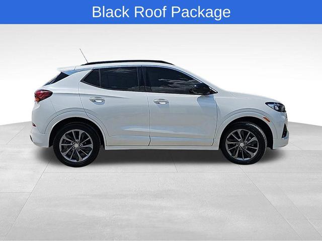 Photo of 2022 White Frost Tricoat Buick Encore GX