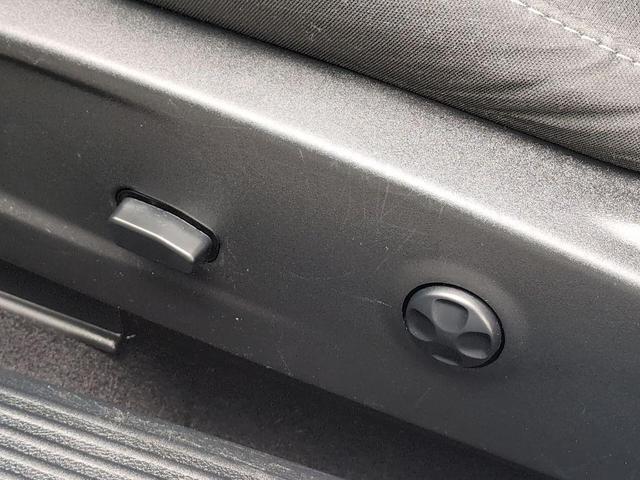 Photo of 2019 White Knuckle Clearcoat Dodge Challenger