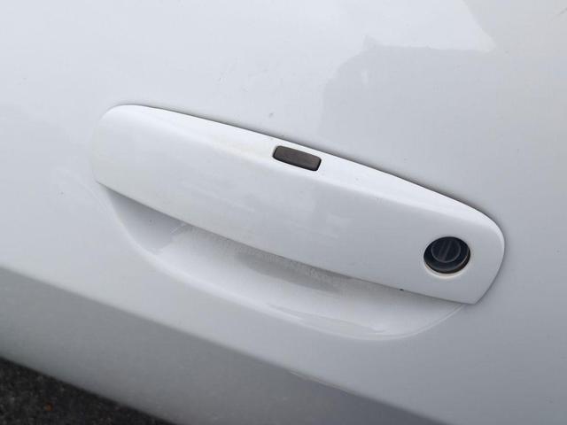 Photo of 2019 White Knuckle Clearcoat Dodge Challenger