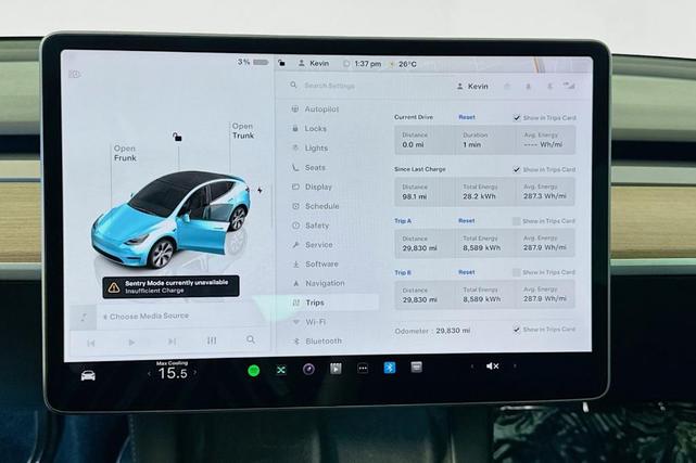 Photo of 2022 White / Blue Tesla Model Y