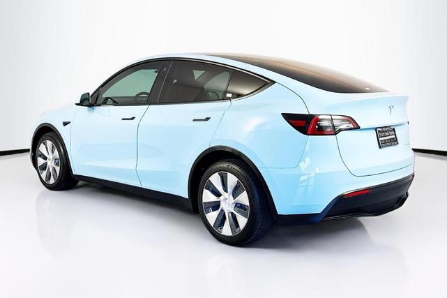 Photo of 2022 White / Blue Tesla Model Y