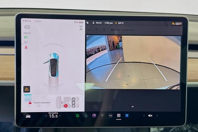 Photo of 2022 White / Blue Tesla Model Y