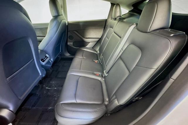 Photo of 2022 White / Blue Tesla Model Y