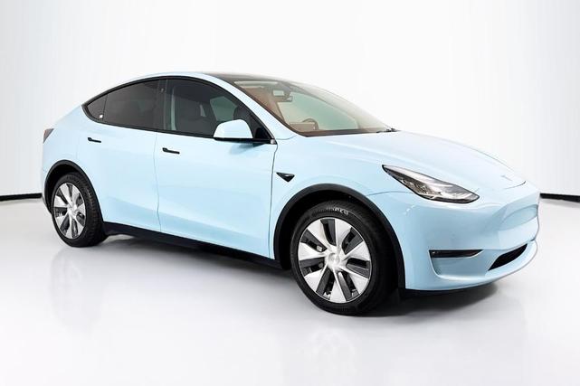 Photo of 2022 White / Blue Tesla Model Y