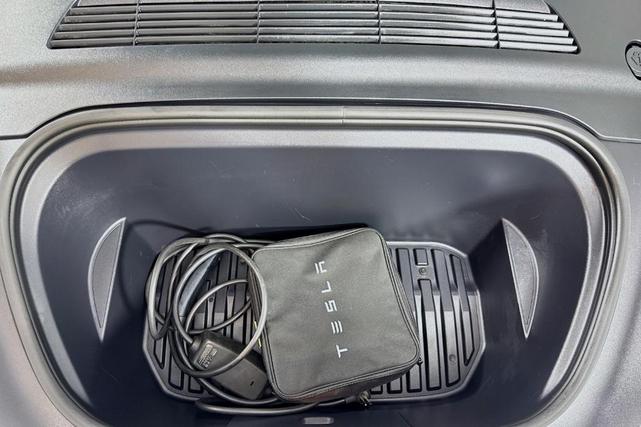 Photo of 2022 White / Blue Tesla Model Y