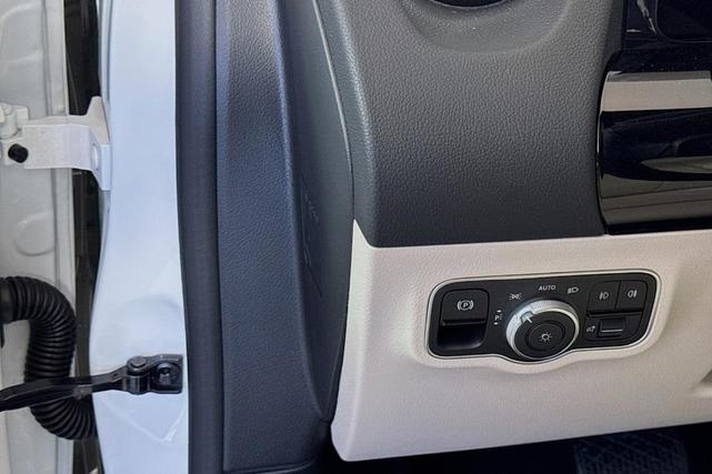 Photo of 2025 Polar White Mercedes-Benz GLA 250