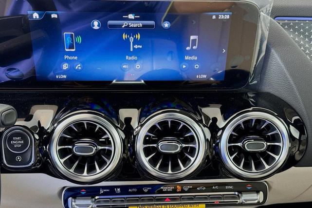Photo of 2025 Polar White Mercedes-Benz GLA 250