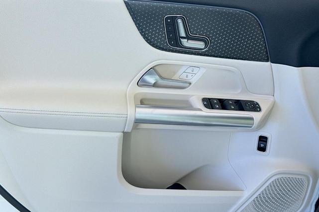 Photo of 2025 Polar White Mercedes-Benz GLA 250